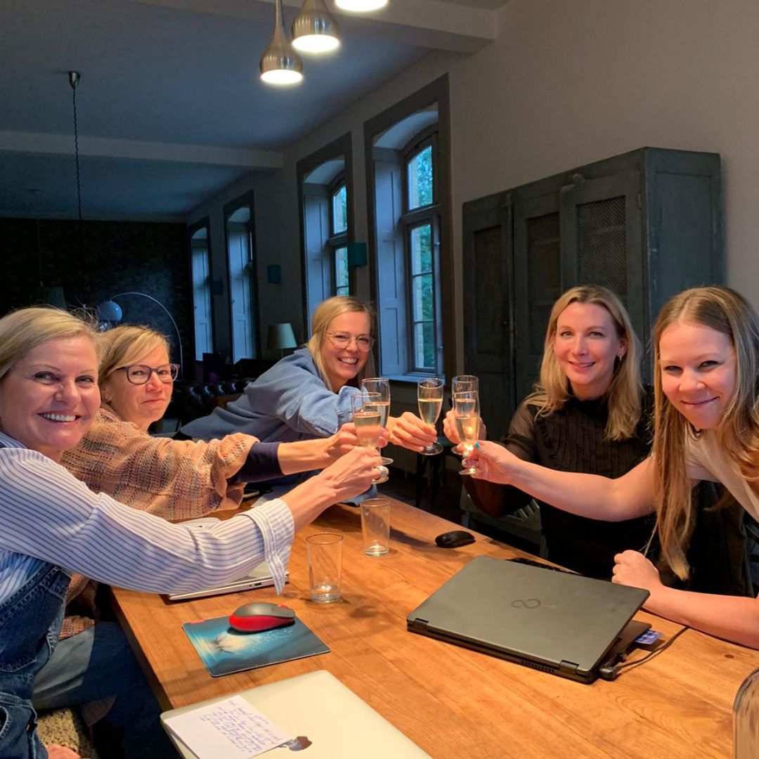 Gemeinsam Lachen im Reatreat Urlaub mit Plan & Sparkle.