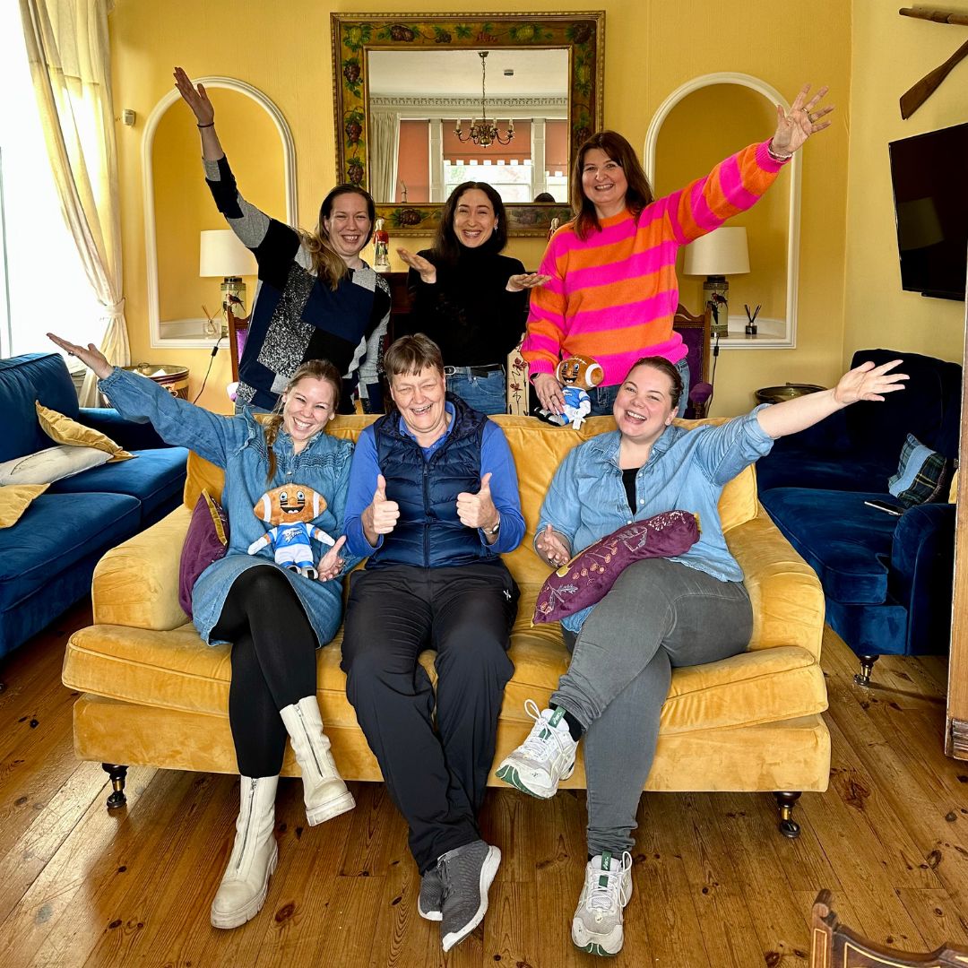 Neue Freundschaften auf Reisen beim Retreat.